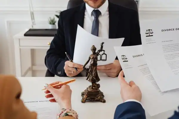 our fees Loughborough from EH Mediation - image of couple in joint mediation meeting